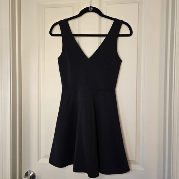 EUC V Neck Skater Dress - Picture 1 of 3